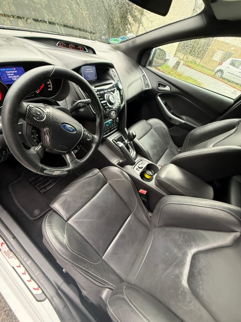 Nettoyage d'une Ford Focus à Orléans Nettoyage d'une Ford Focus à Orléans